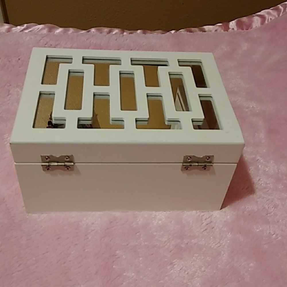 Jewlery Box - Picture 4 of 4